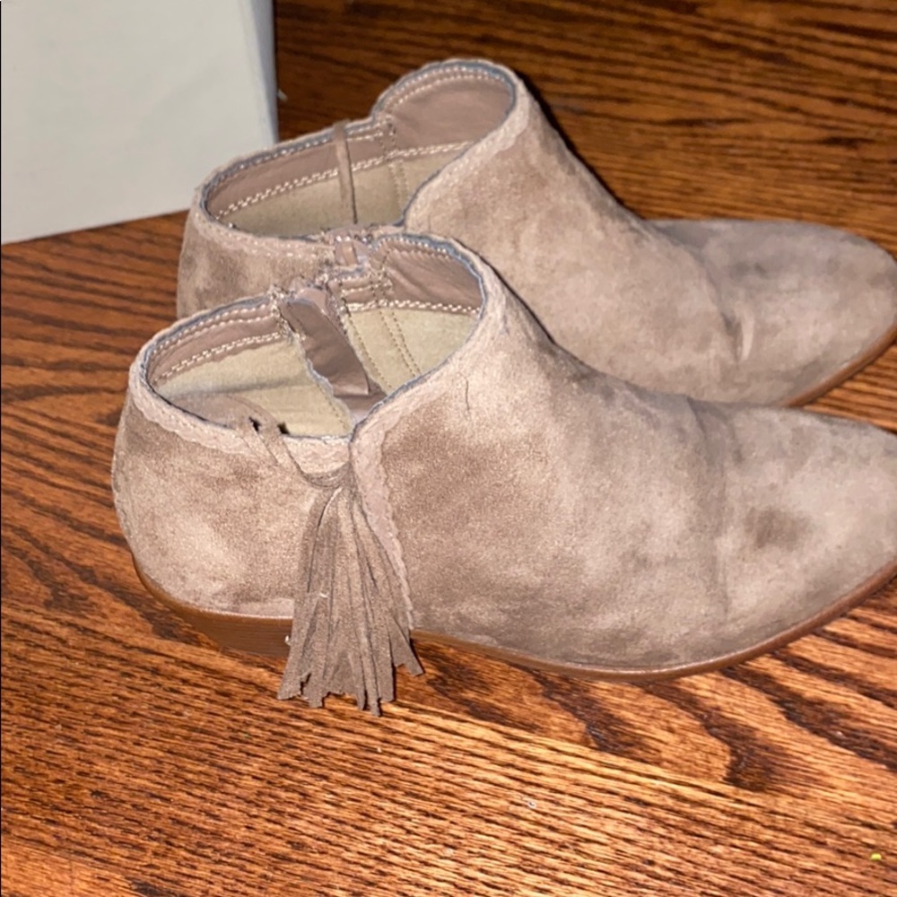 NWOT Tan booties